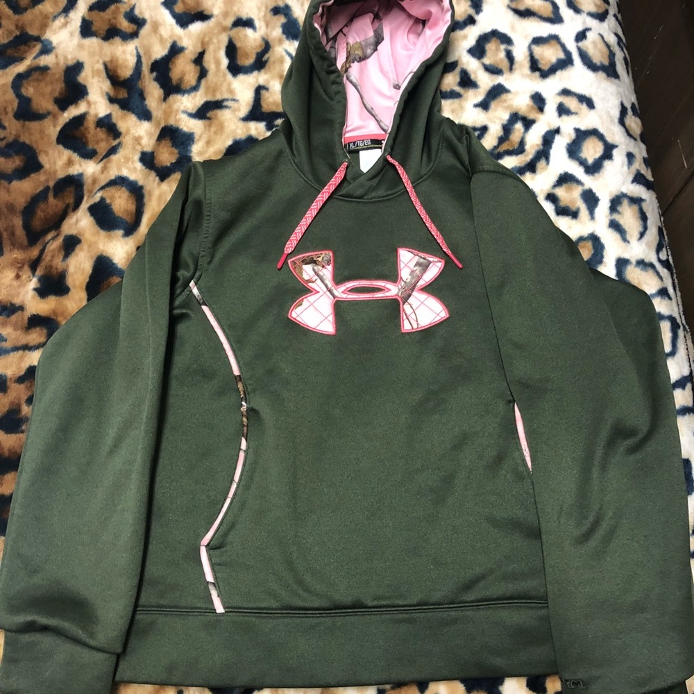 XL Women’s Under Armour hoodie
